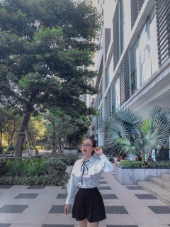 Áo sơ mi trắng cổ nơ