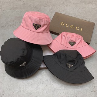 Mũ tai bèo, mũ bucket prada phối tag chữ hot hit