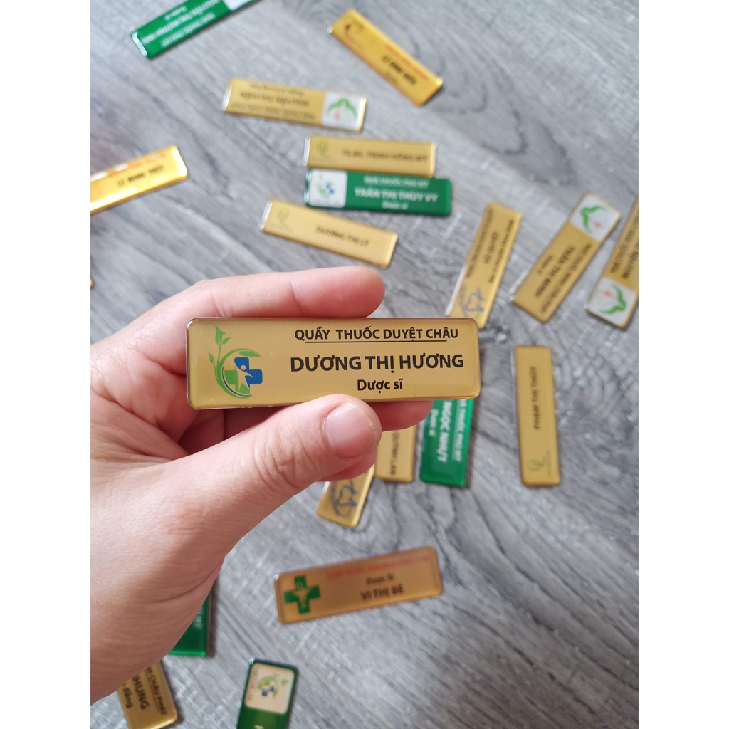 Thẻ tên cài áo nhà thuốc, name tag