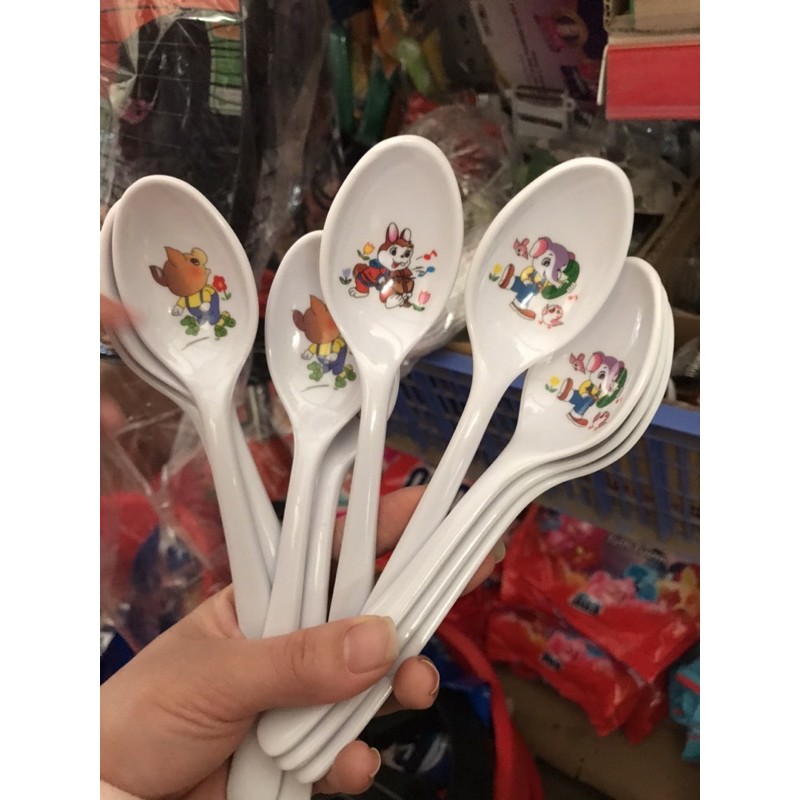 THÌA NHỰA XÚC CƠM CHO BÉ