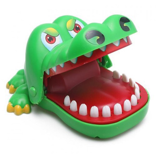 Trò chơi khám răng cá sấu cắn tay siêu ngộ nghĩnh