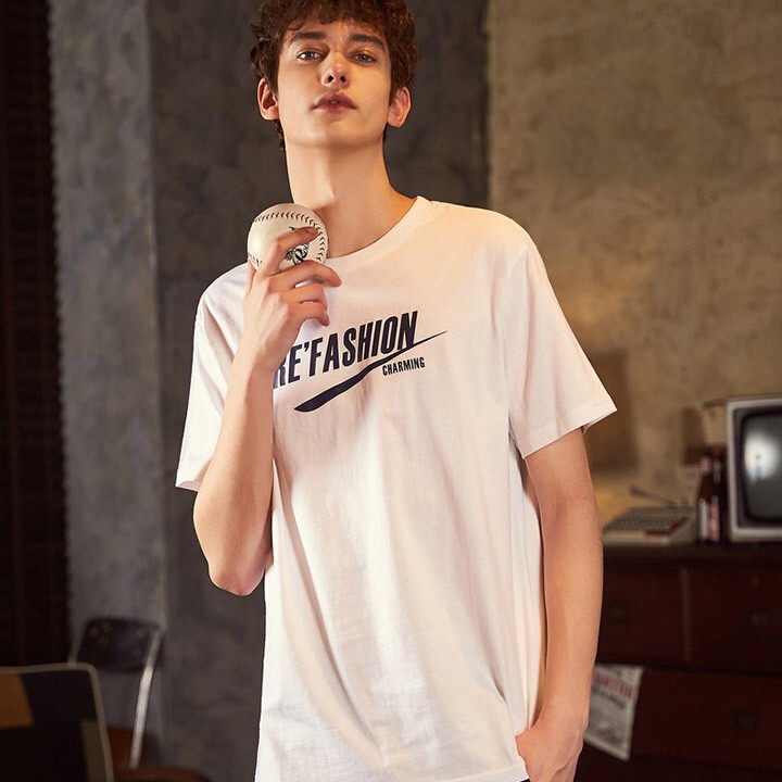 Áo Thun Nam Tay Ngắn In Chữ REFASHION DLX
