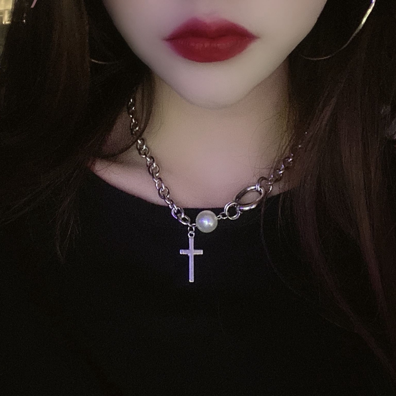 INS, Japan and South Korea joker pearl cross necklace European and American popular logo small design street collarbone chain