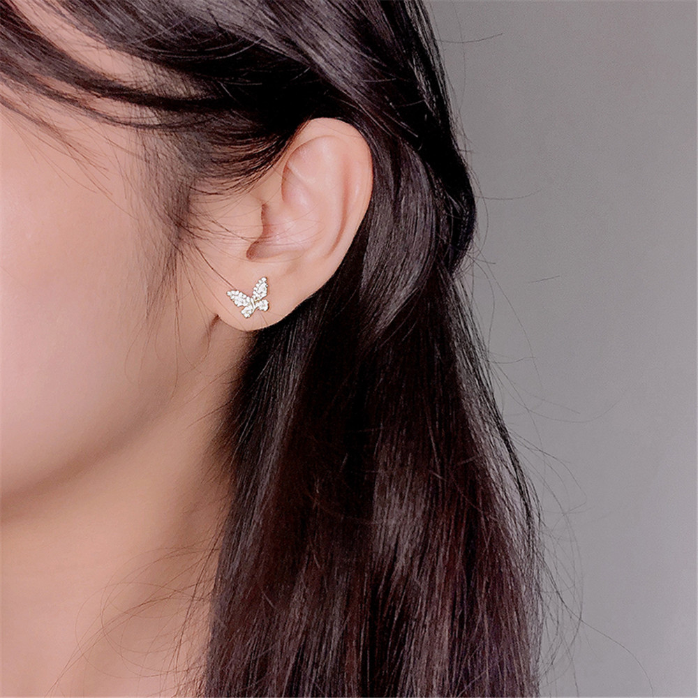 Khuyên Tai Dáng Dài Mặt Bướm Khảm Đá Phối Ngọc Trai Thanh Lịch