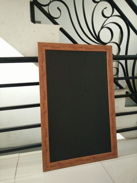 Bảng đen menu 60*80 treo tường tặng bảng treo cửa mini