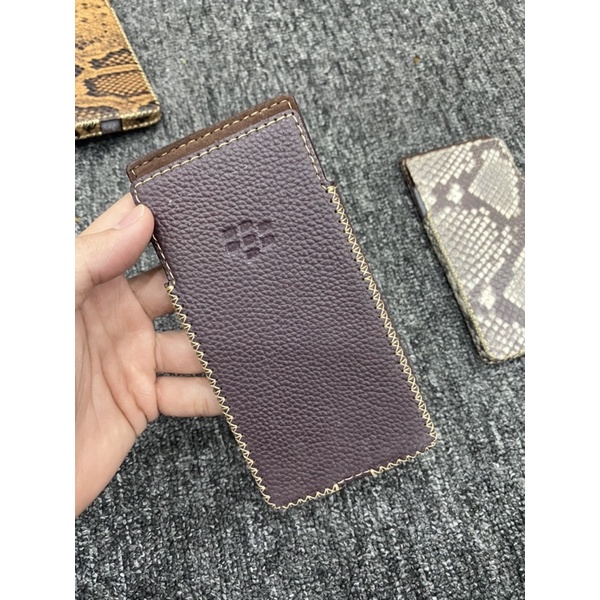 Bao da  may tay cho blackbery key 2