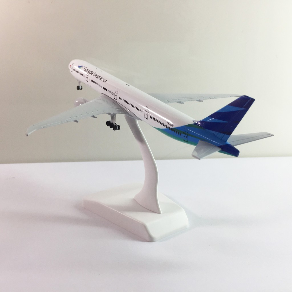 Mô hình máy bay kim loại Indonesia Garuda Indonesia dòng Boeing 777 300er 20cm món quà tặng mô hình tĩnh die-cast