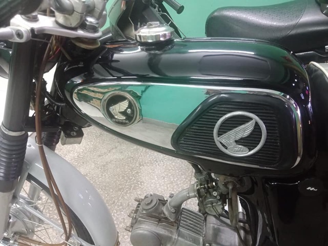 Cánh Chim Xưa đính cao su bình xăng lớn Honda 67