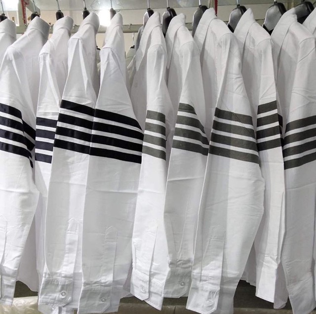 Sơ mi thom brown trắng cao cấp viền 4 sọc đen vải oxford dày, bền