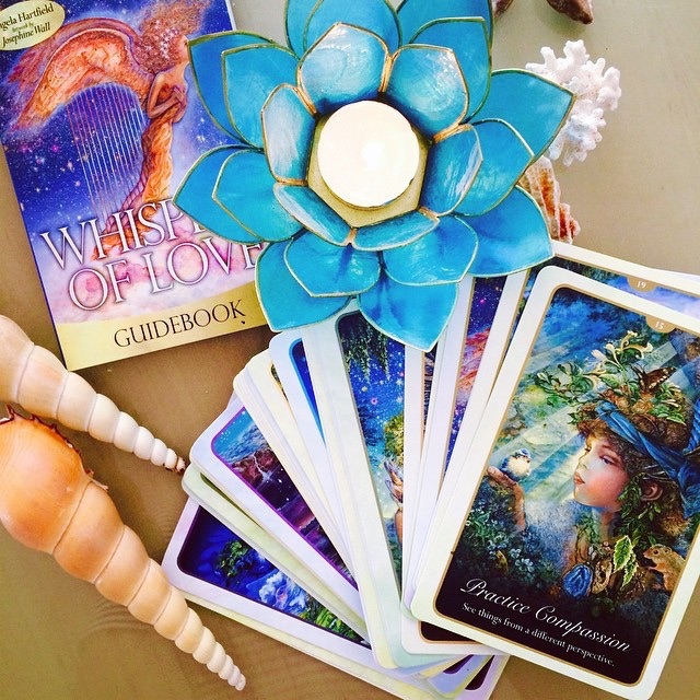 Bài Whispers of Love Oracle