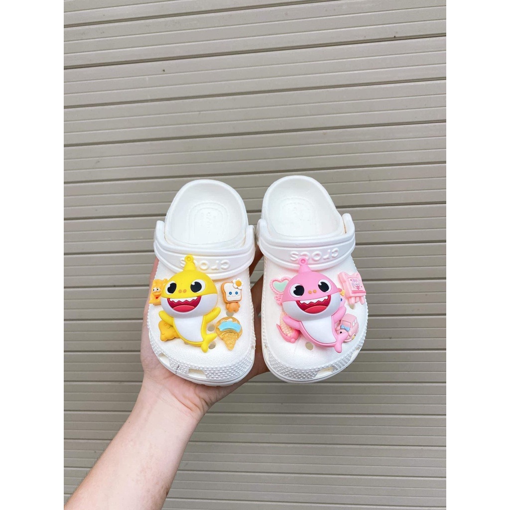 Sục cá sấu cho bé trai và gái tặng full charm như hình có thể chọn theo ý