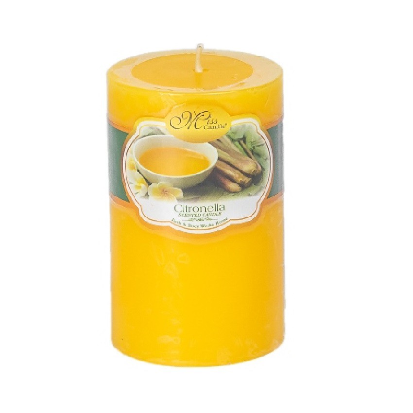 Nến thơm trụ tròn D5H8 Miss Candle NQM0819 5 x 8 cm (Vàng nhạt, hương sả chanh)