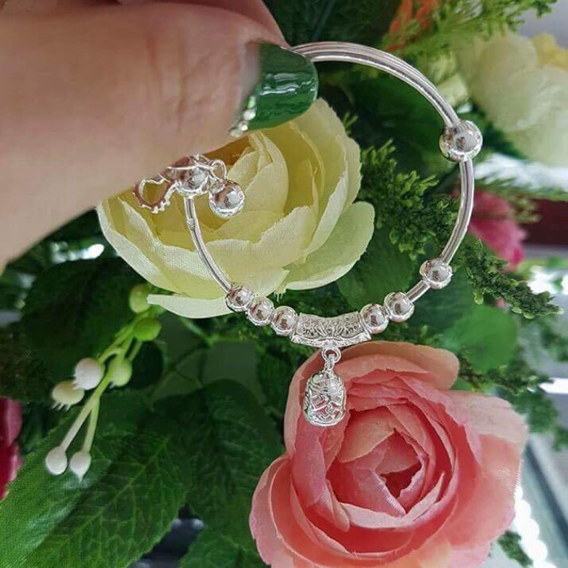 Lắc bạc cho bé