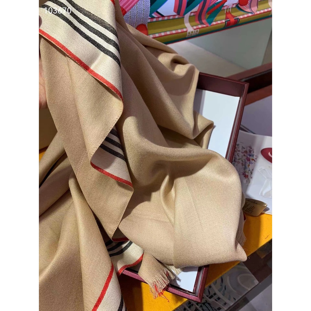 Khăn Choàng Burberry Vải Cashmere Màu Trơn Họa Tiết Kẻ Sọc Cá Tính