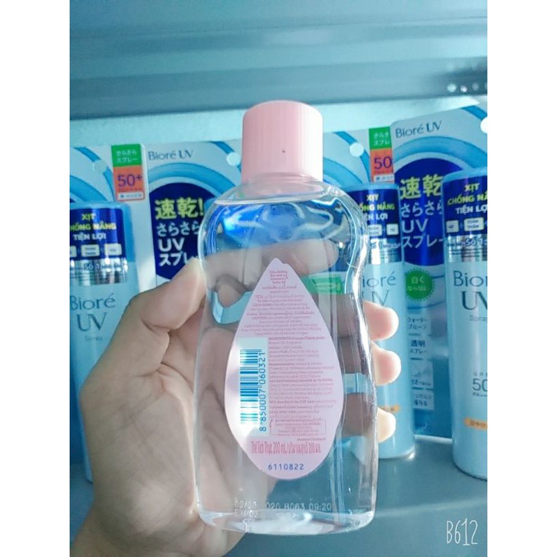 Dầu masage và dưỡng ẩm Johnson’s Baby Oil 200ml
