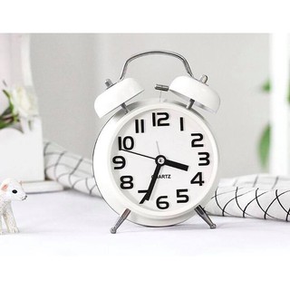 Đồng hồ báo thức cổ điển dễ thương