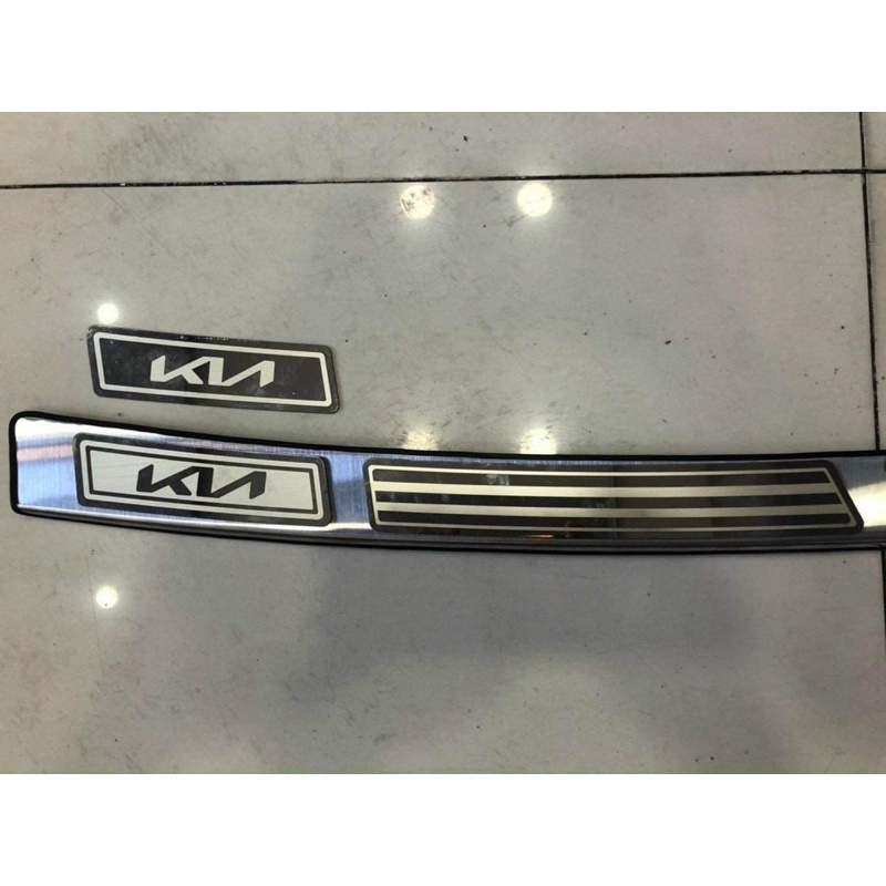 Nẹp inox cốp Kia Carnival 2022
