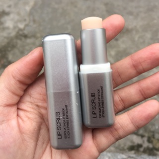 Tẩy tế bào chết cho môi kiko