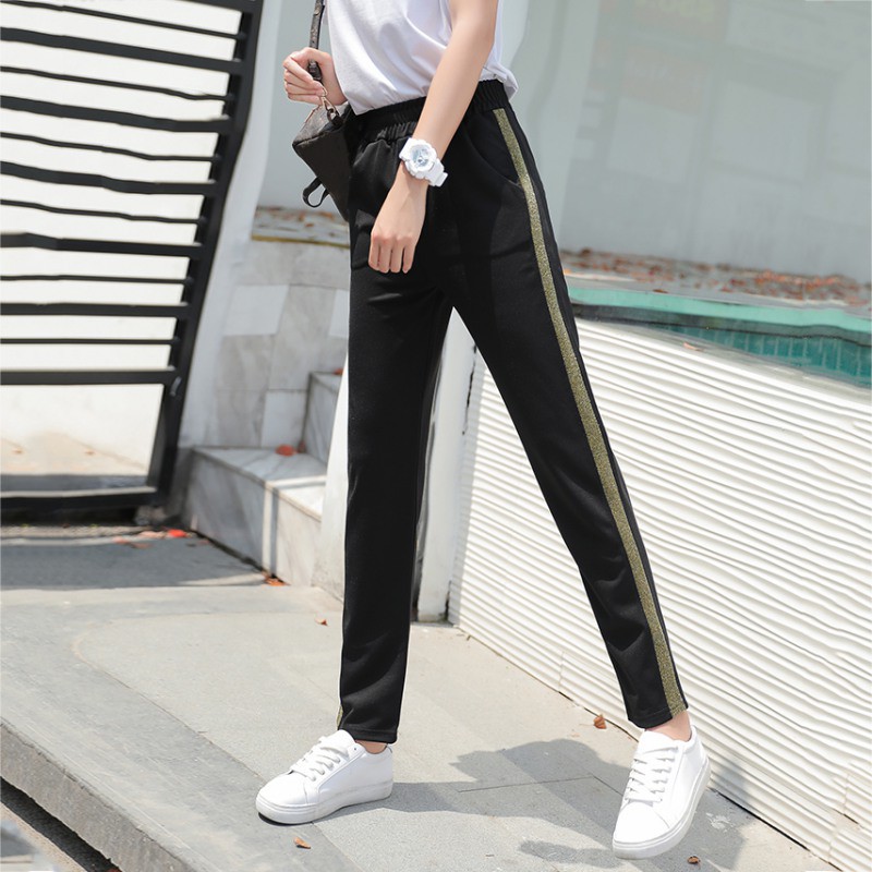Quần thể thao nữ kẻ sọc hai bên