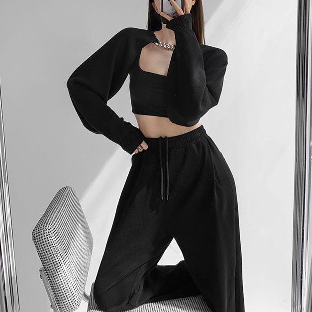 Áo kiểu COZOKC dệt kim tay dài dáng ngắn phối dây xích cá tính