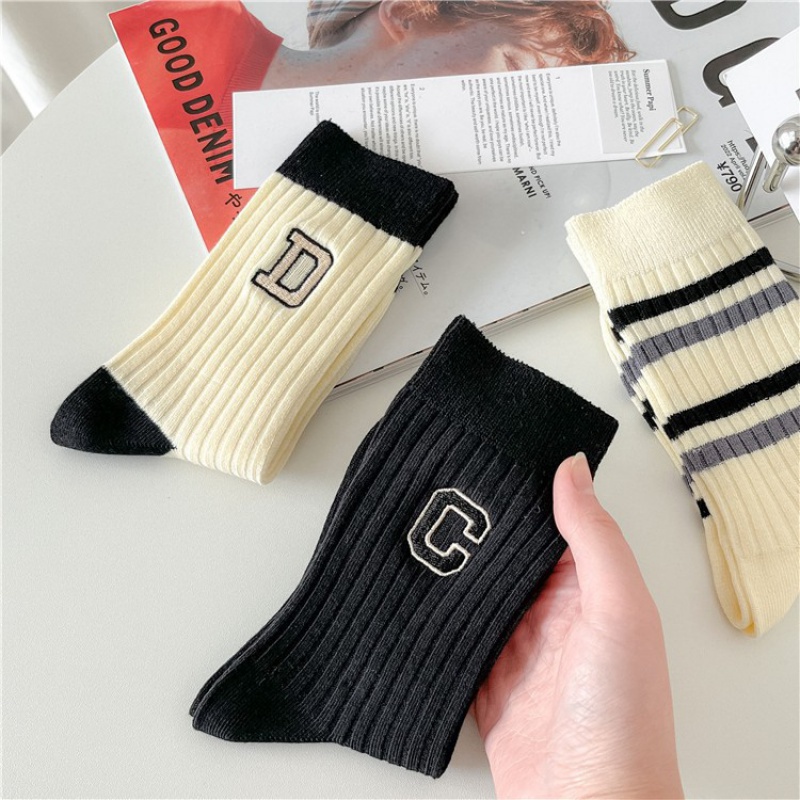 Đôi Vớ Ống Lửng In Chữ Màu Trắng Đen Phong Cách Hàn Quốc Dễ Phối Đồ Thời Trang Xuân Hè Cho Nam Và Nữ