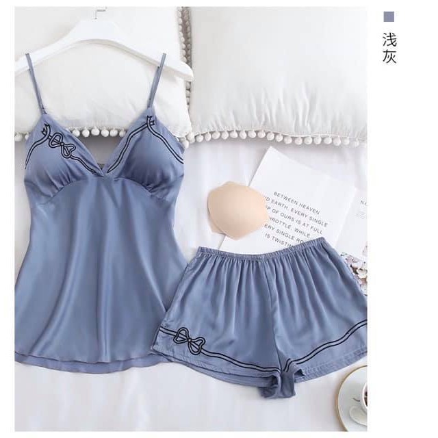 Đồ Ngủ 2 Dây Quần Cộc Ren Xẻ Mặc Nhà Lụa Satin Cao Cấp AMK.10049