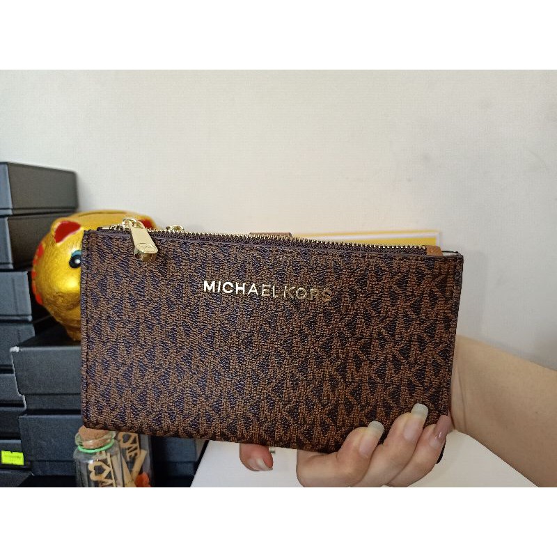 Ví cầm tay MK da xước