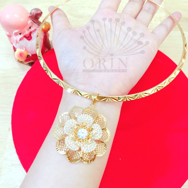 ✤Kiềng đeo cổ nữ dạng dẹp mặt hoa viền lưới đá giữa cao cấp Orin D3640 đẳng