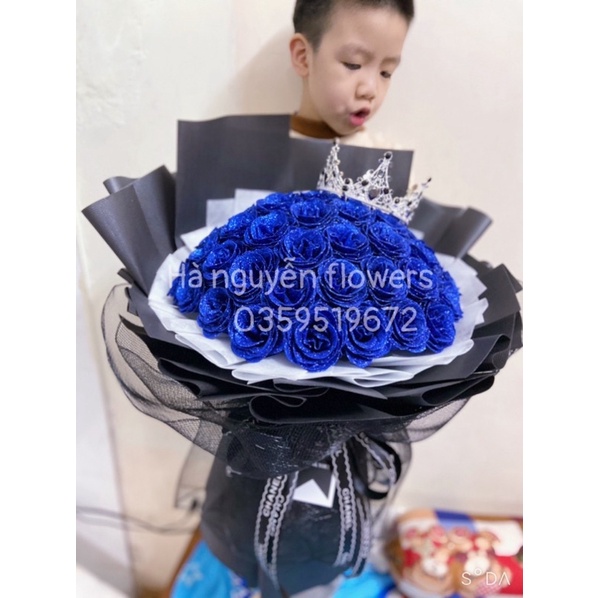 Hà nội ship hoả tốc- bó hoa hồng nhũ 50bông kết hợp vương miệng tặng kèm thiệp và đèn nháy