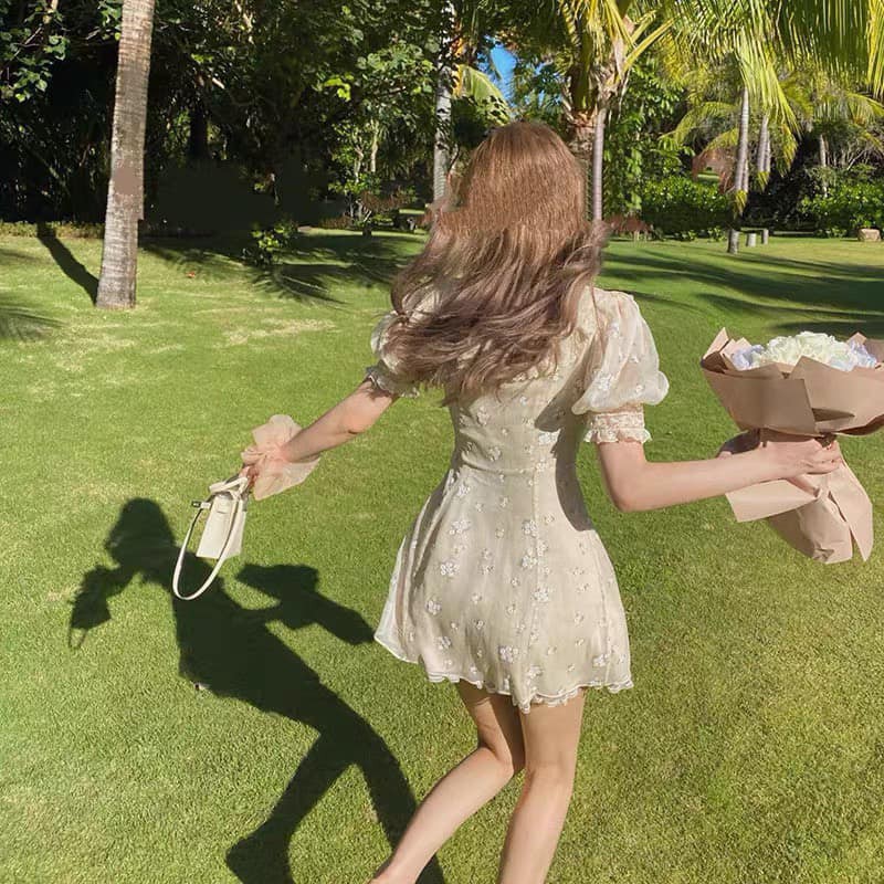 Váy Ren Hoa Tơ Thêu Hoa Cổ V | BigBuy360 - bigbuy360.vn