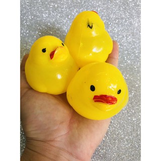 gudetama bóp trút giận con vịt vàng