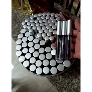 Dầu dừa chuốt mi, lăn môi