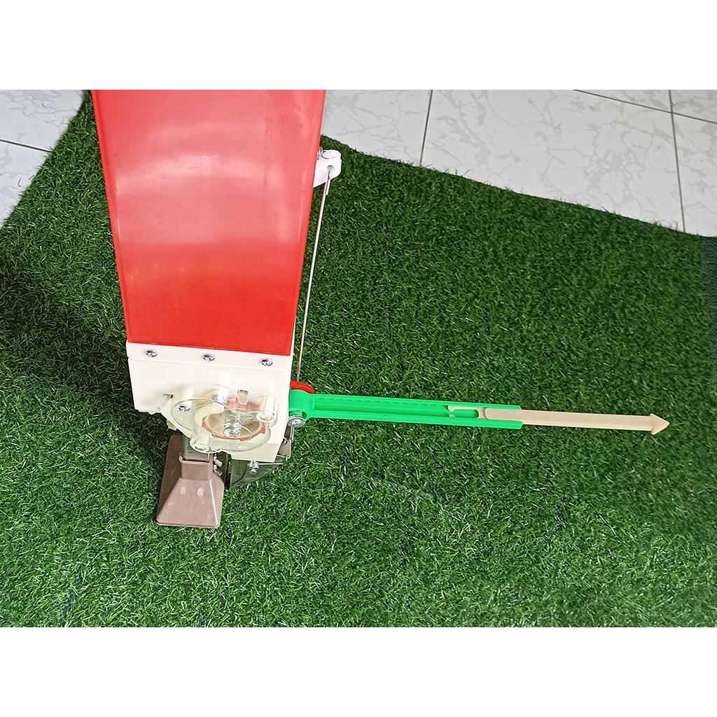 Dụng cụ đào và tra hạt tăng năng suất lao động