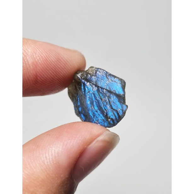 Labradorite  thô tự nhiên có 2 kích cỡ dùng làm trang sức handmade, sưu tầm trưng bày