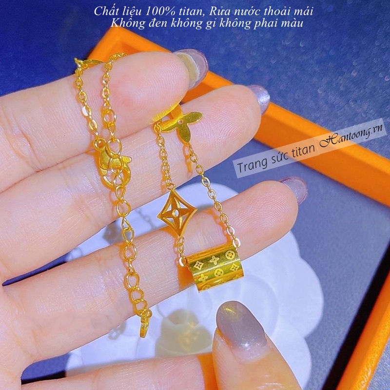 Vòng tay titan nữ không gỉ mạ vàng 18k họa tiết cỏ 4 lá thiết kế thời trang thanh lịch mẫu mới 2023