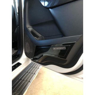 Ốp màng loa TITAN Ford Everest.
