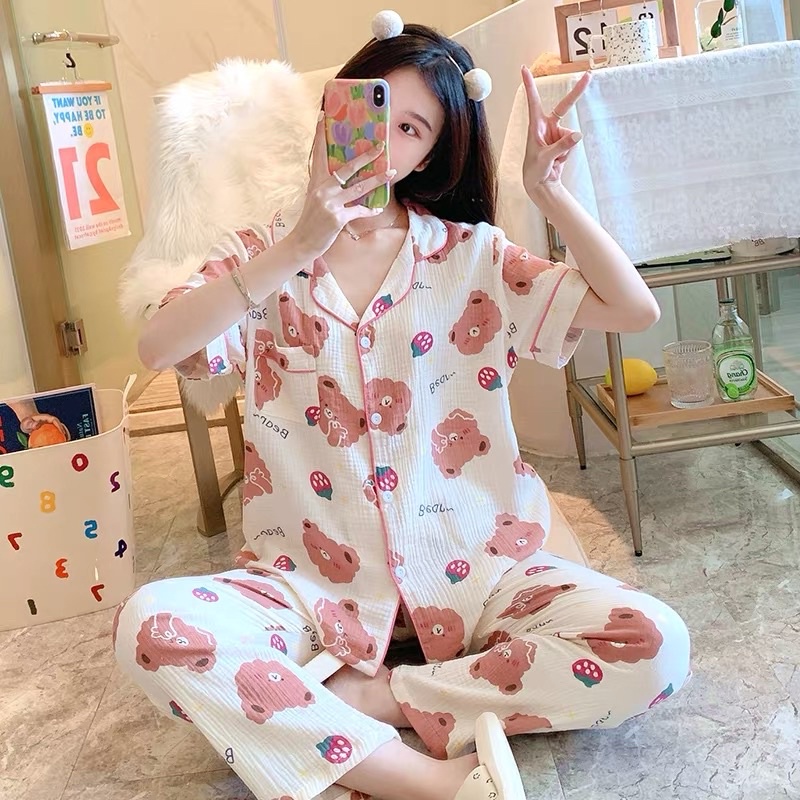 Bộ đồ ngủ pijama nữ cộc tay quần dài chất lụa Kate Thái mềm mịn màu trắng ngà hình gấu và dâu - CD0059
