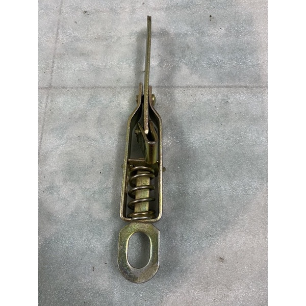 1 khoá thùng,dùng làm thùng xe ba bánh,xe ba gác