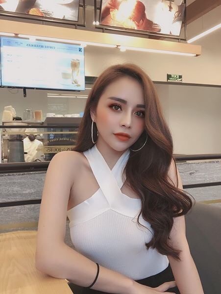 Áo yếm cổ chéo chất montoghi Quảng châu nhiều màu sắc | BigBuy360 - bigbuy360.vn