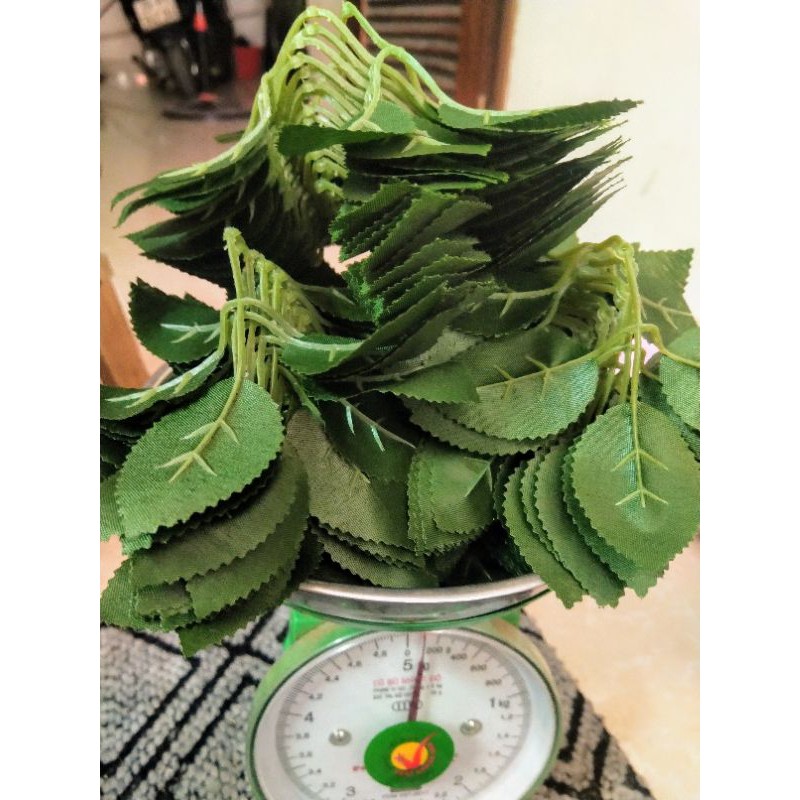 Lá hồng lụa 100gr (50-60 lá)