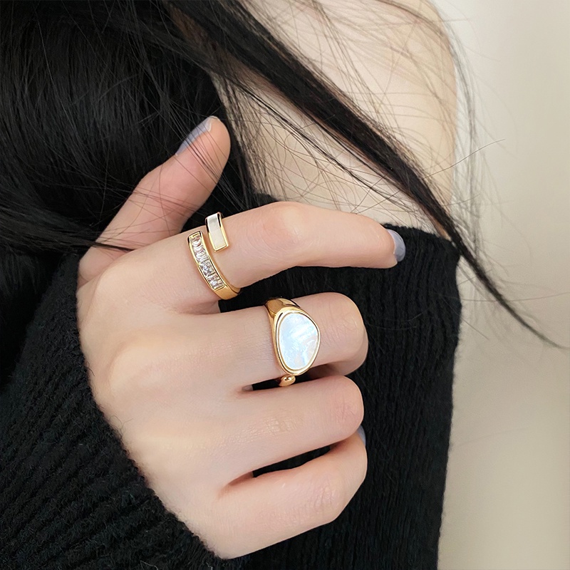 Nhẫn Đính Đá Mặt Trăng Hình Vuông Thời Trang Cho Nữ