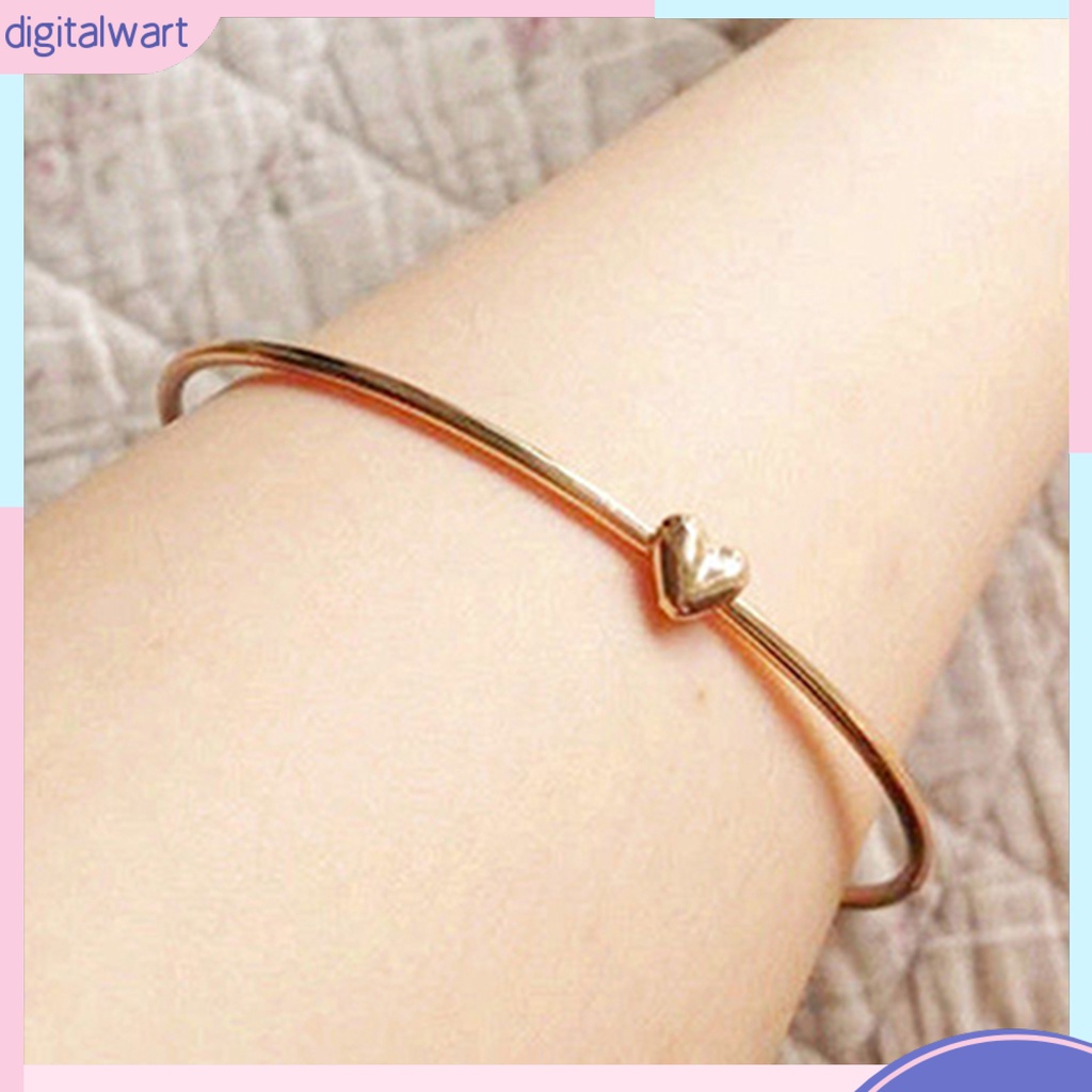 Vòng tay thiết kế trái tim nhỏ nhắn xinh xắn đơn giản dễ thương dành cho nữ