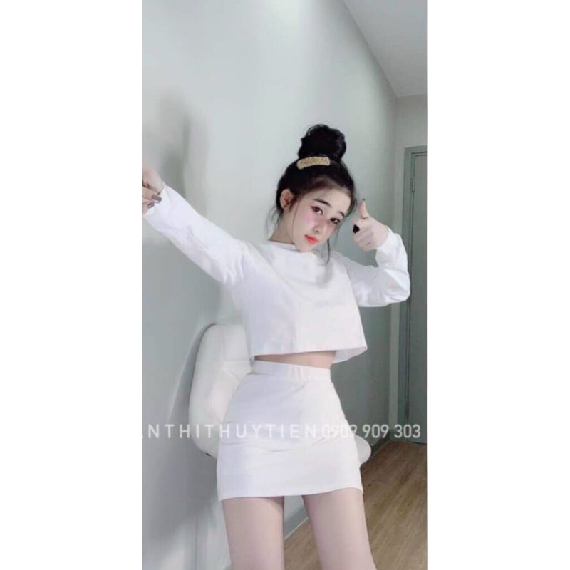 Set áo croptop tay dài và chân váy xinh xắn