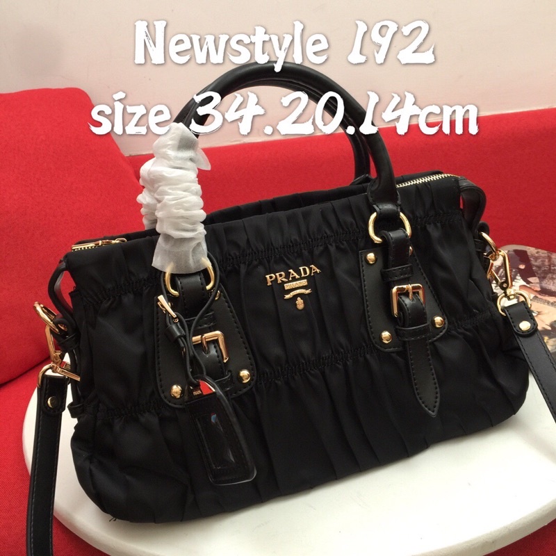 Túi xách nữ size lớn dáng siêu xinh thương hiệu Prada sang trọng tinh tế