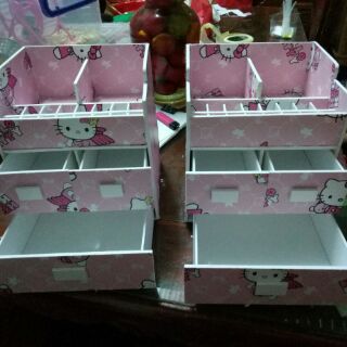 Tủ mỹ phẩm 3 học Hello Kitty