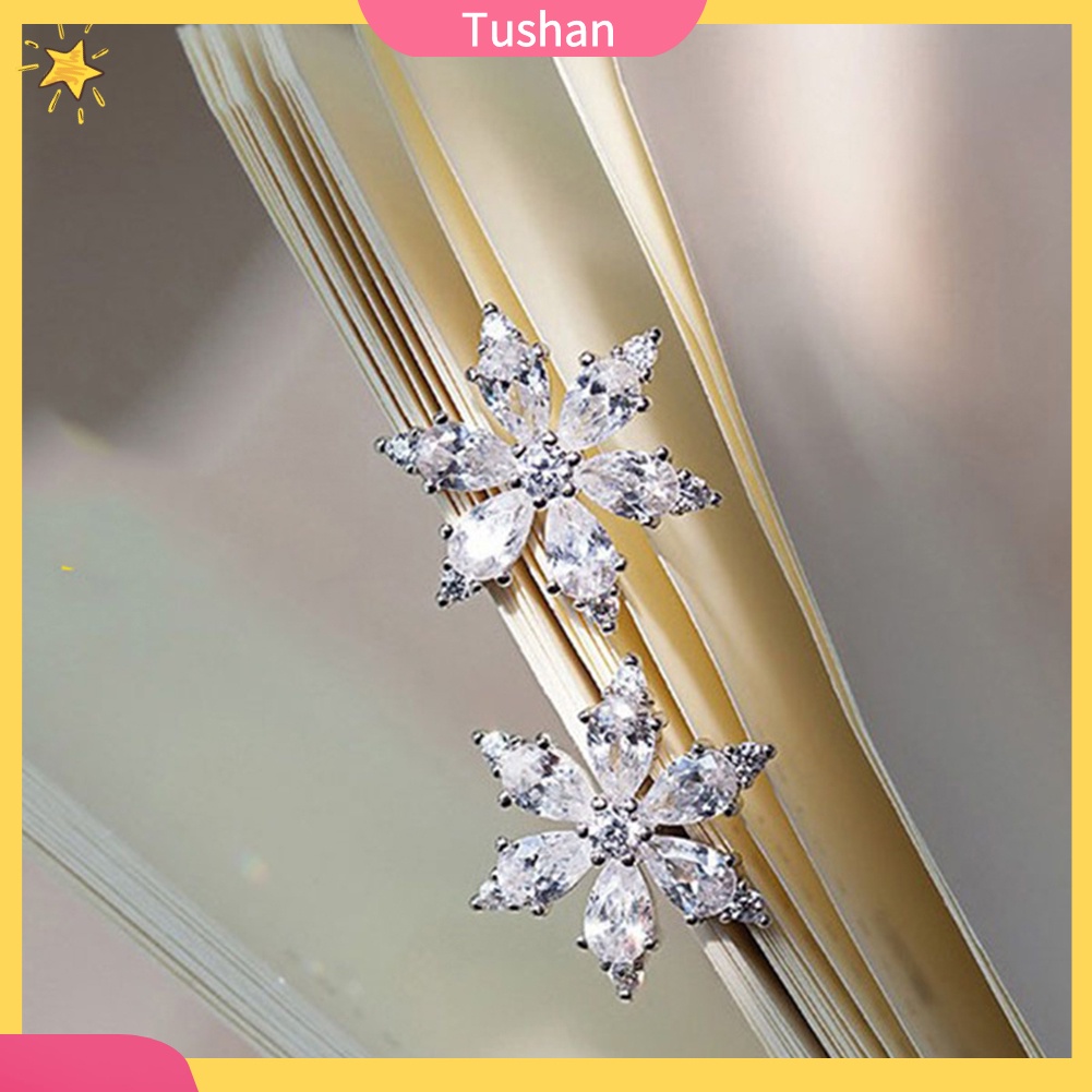 Đôi bông tai hình hoa tuyết đính đá sang trọng nữ tính