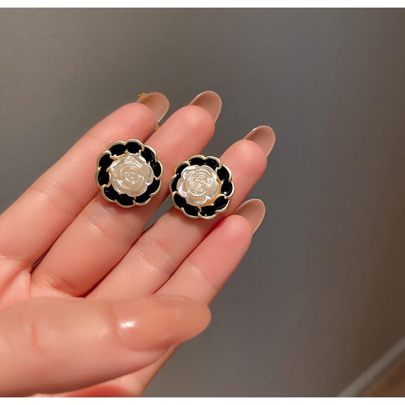 Bông Tai Hoa Trà Đen Phong Cách Hàn Quốc Dễ Phối Đồ