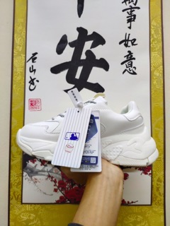 M.L.B ny vàng