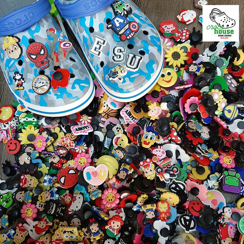 Sỉ nút gắn dép Crocs 2D siêu rẻ - Jibbitz Charm Sticker cài dép Sục, Satihu, Cá Sấu