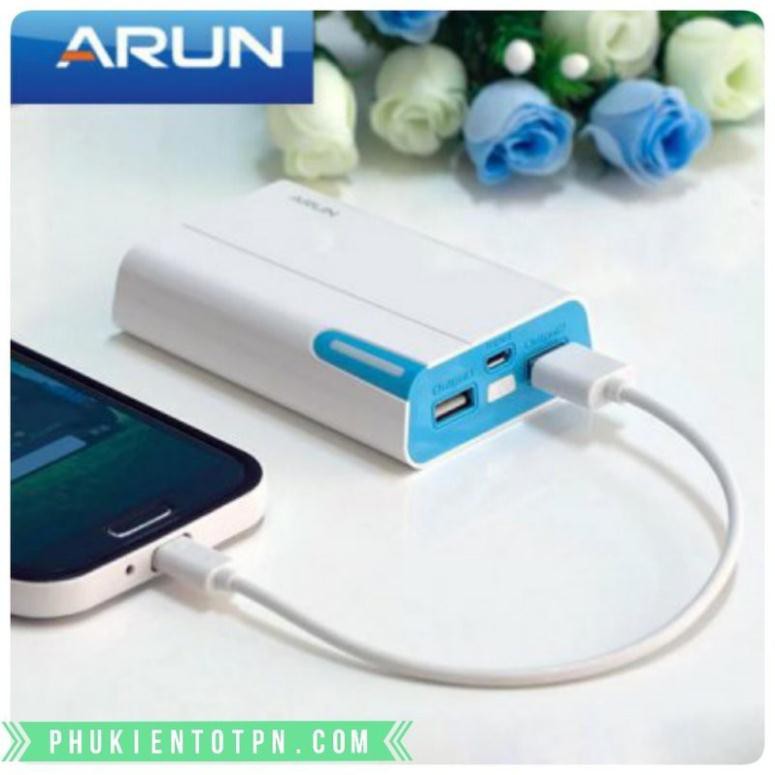 Sạc Dự Phòng ARUN 8400 mAh màu trắng nhỏ gọn, sang trọng, dễ dàng cho bạn bỏ vào túi, balo,..